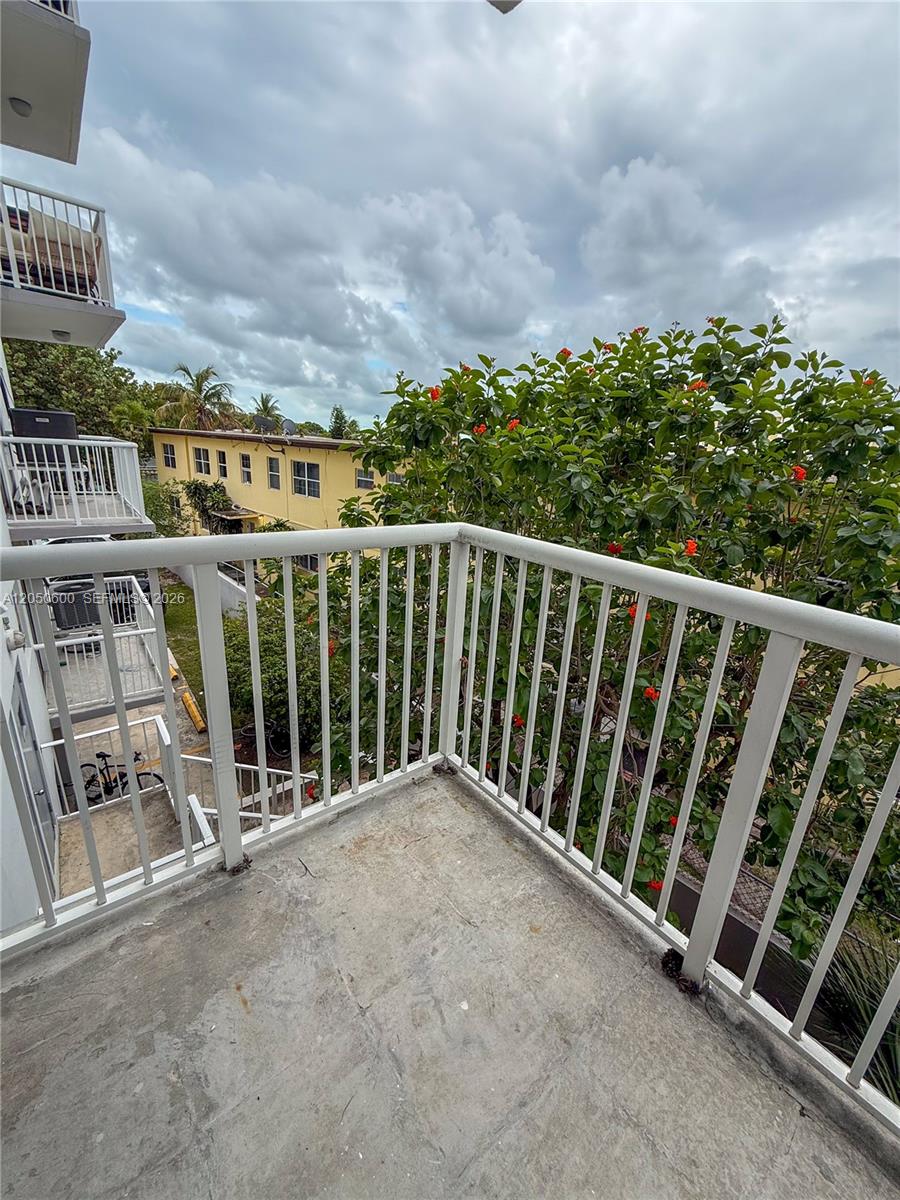 130 S Shore Dr # 3C