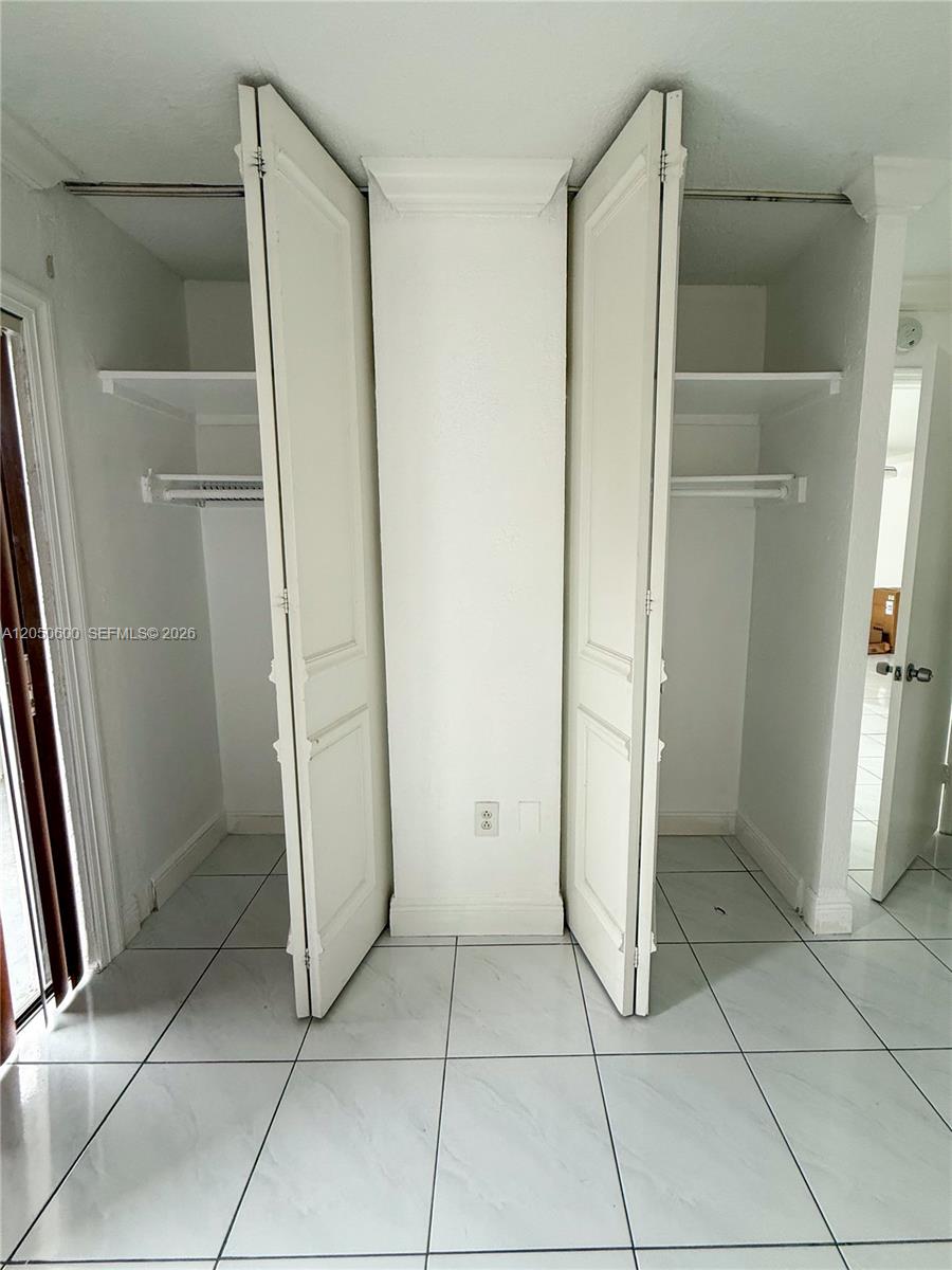 130 S Shore Dr # 3C