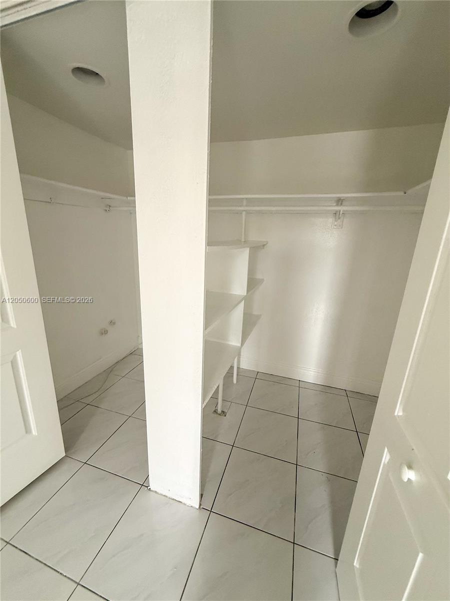 130 S Shore Dr # 3C