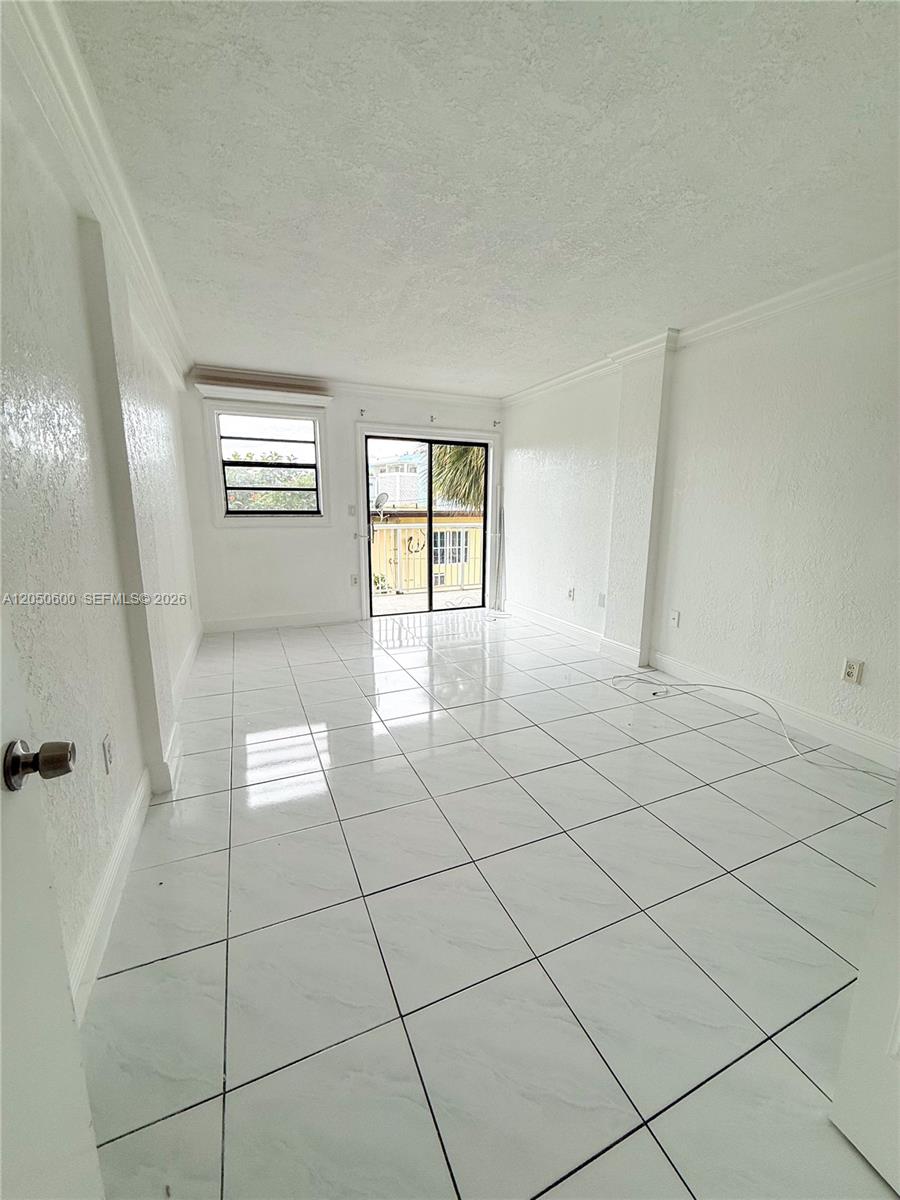 130 S Shore Dr # 3C