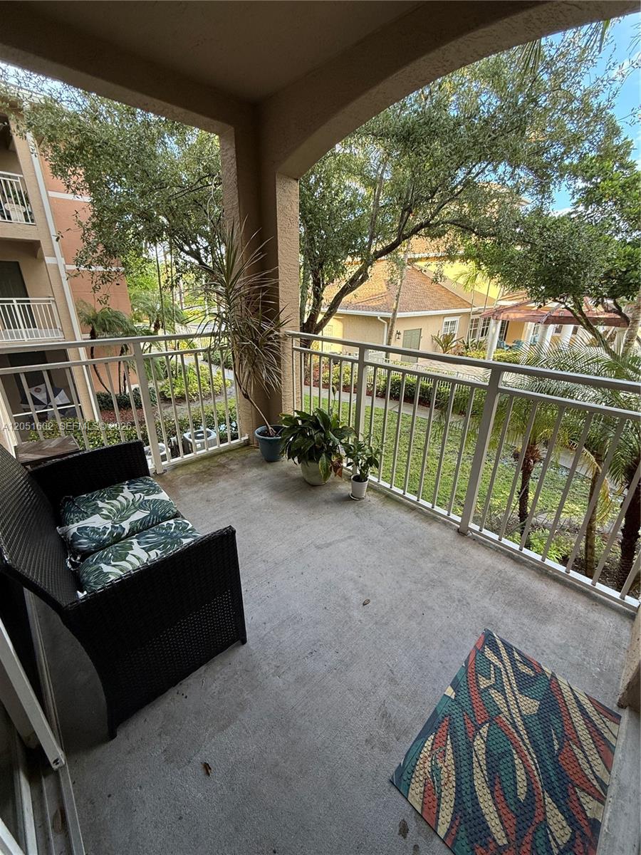 6466 Emerald Dunes Dr # 206