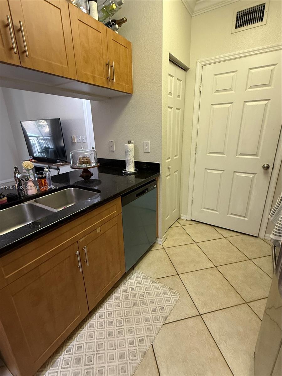 6466 Emerald Dunes Dr # 206