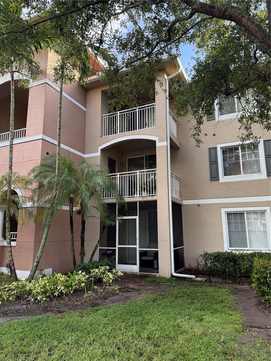 6466 Emerald Dunes Dr # 206