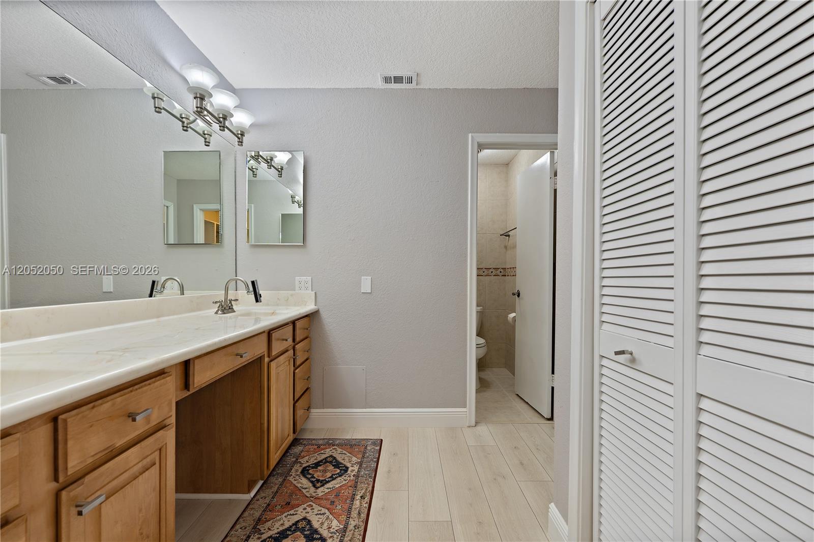 6307 Silk Oak Cir