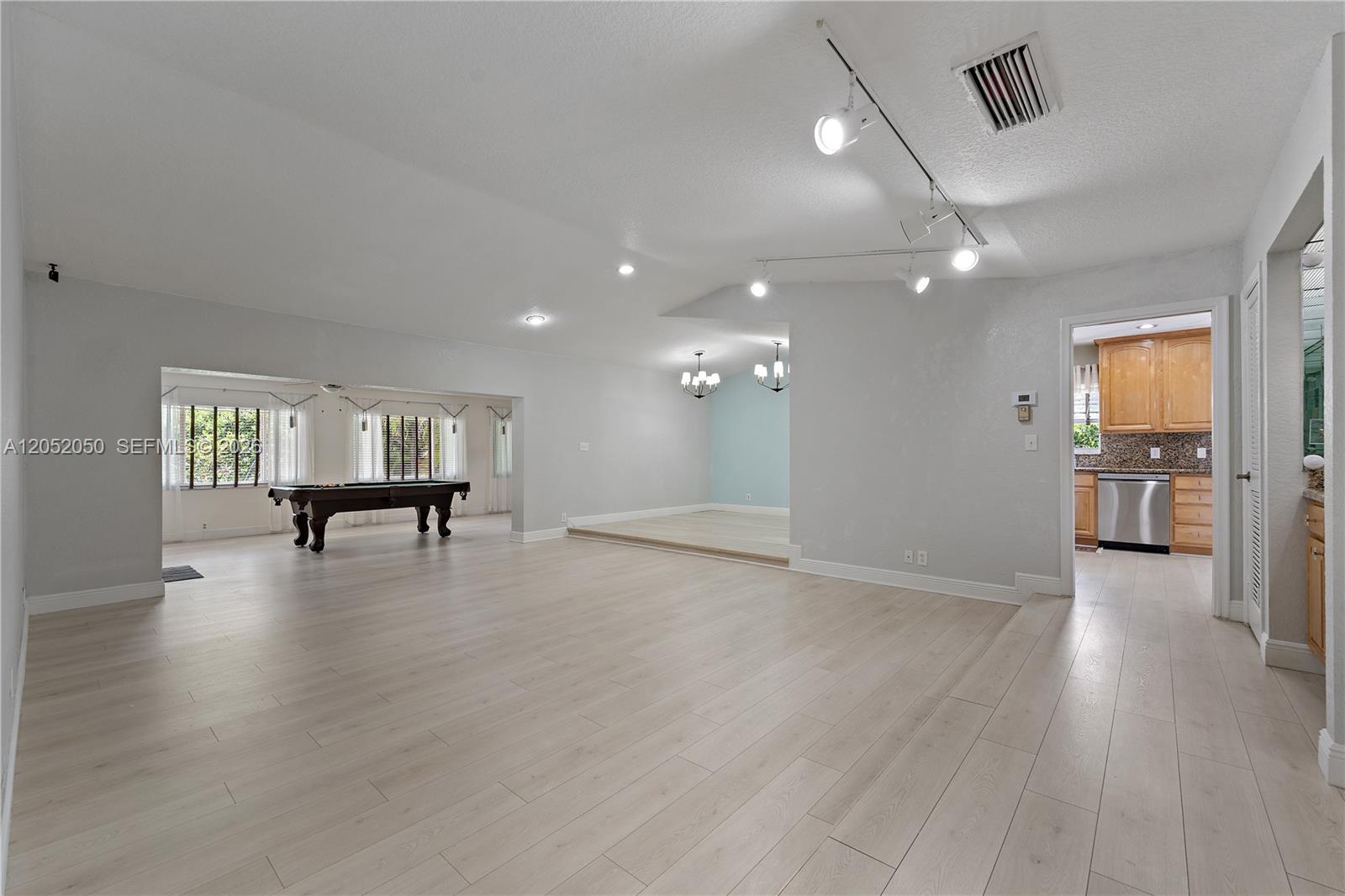 6307 Silk Oak Cir