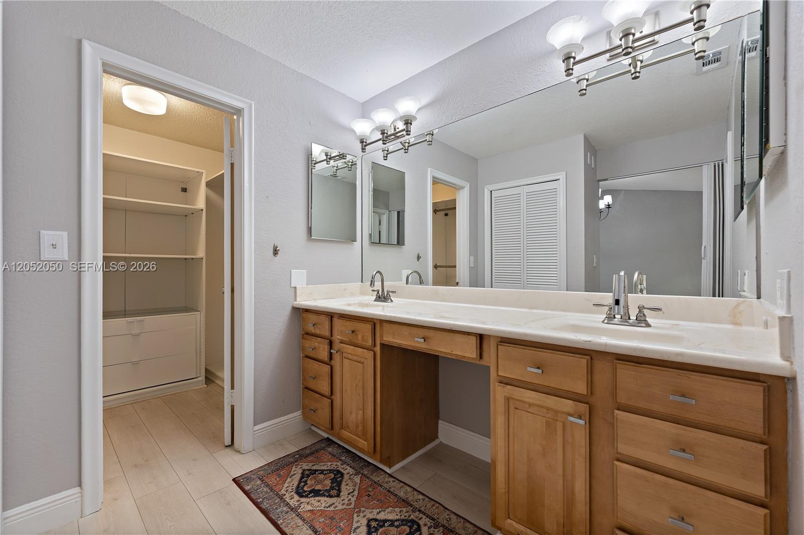 6307 Silk Oak Cir