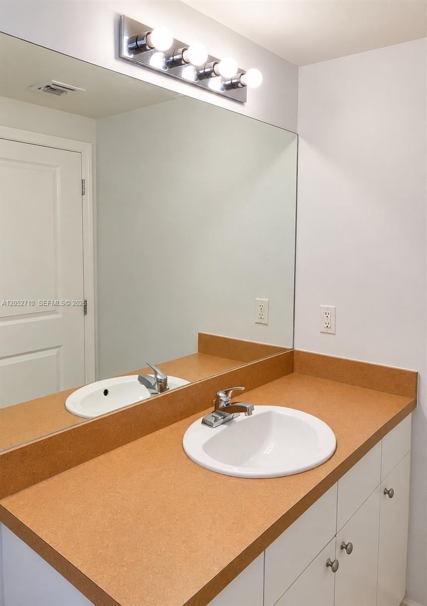 1250 S Miami Ave Unit: 2213