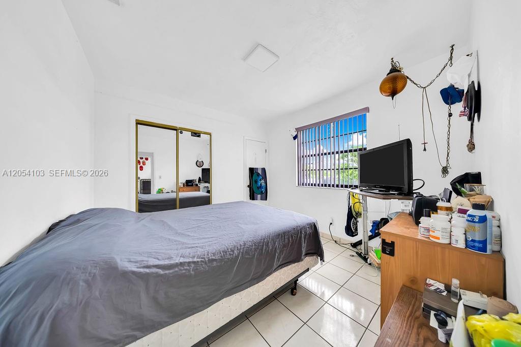 11 W 64th St