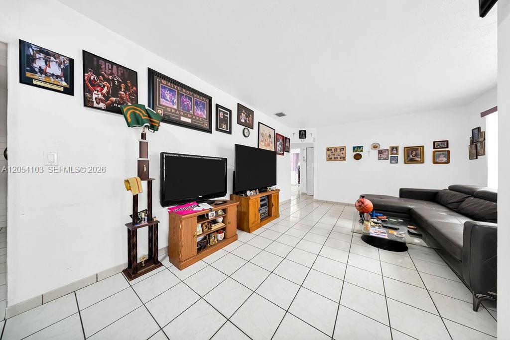 11 W 64th St