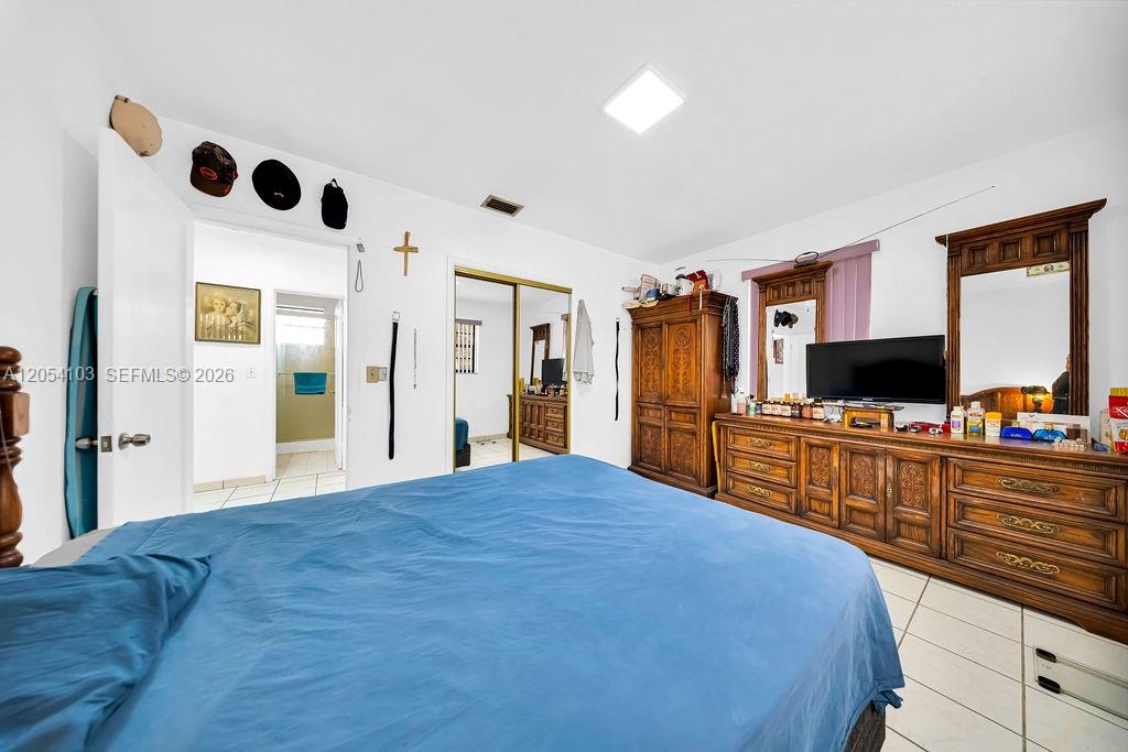 11 W 64th St