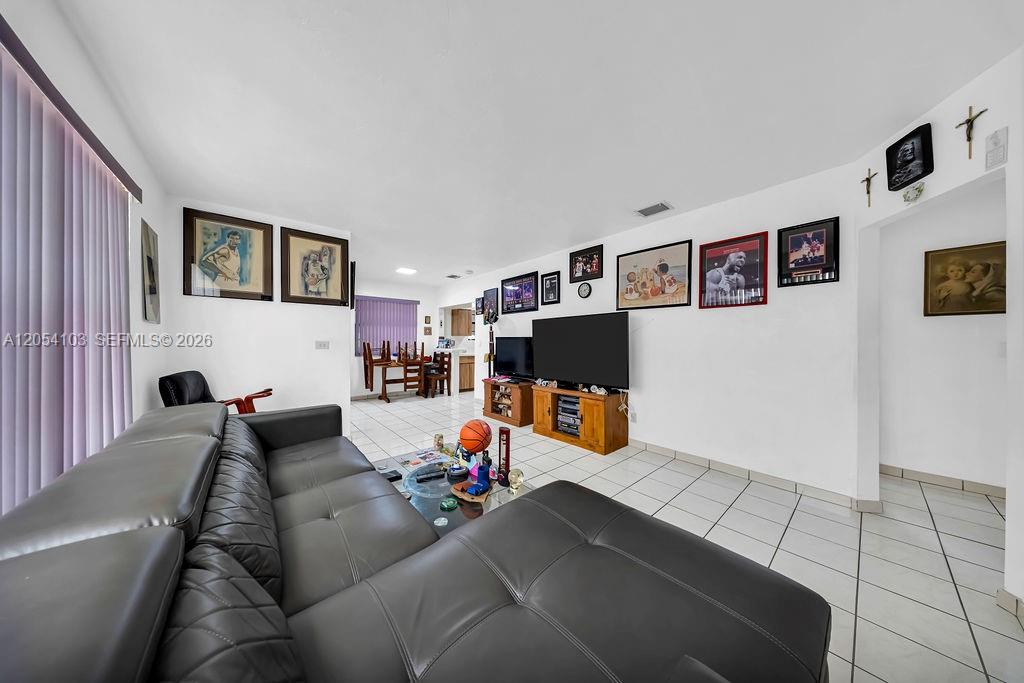 11 W 64th St