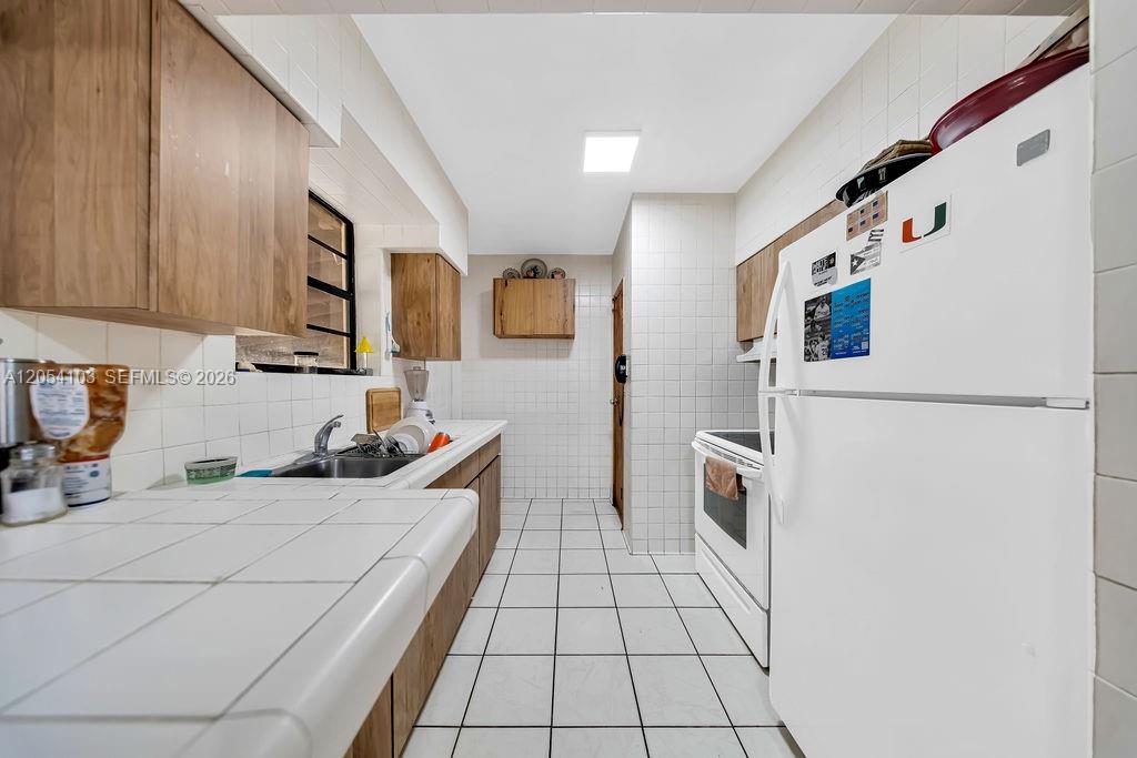 11 W 64th St