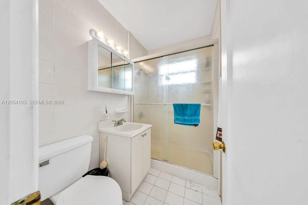11 W 64th St