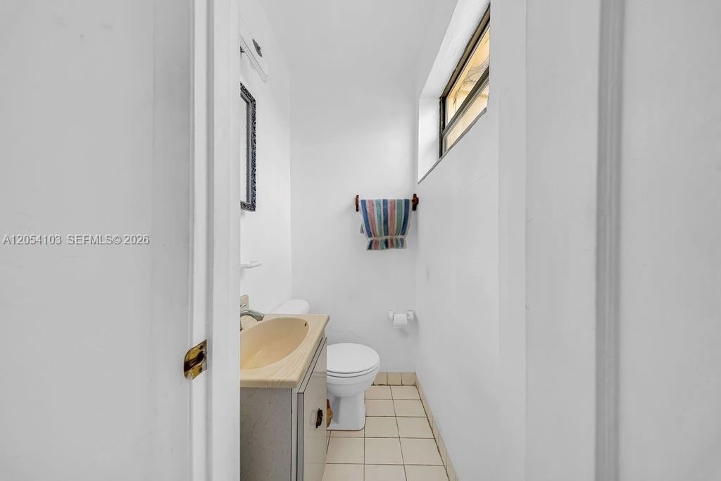 11 W 64th St