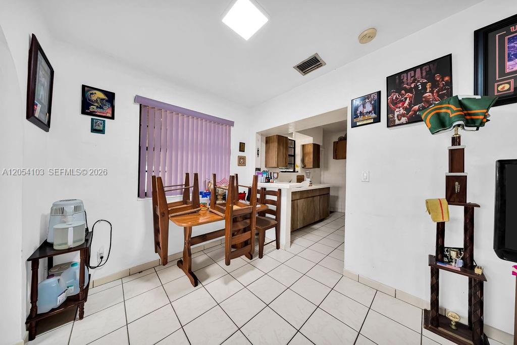 11 W 64th St