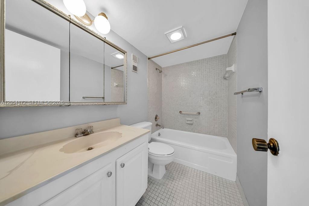 1200 Saint Charles Place # 712