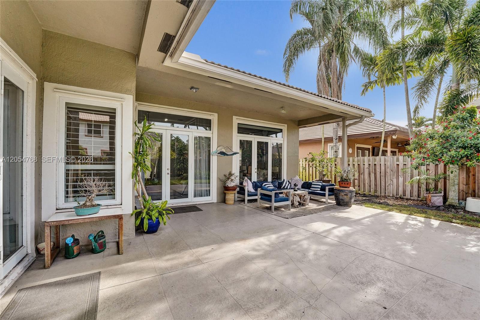 16366 N Mariposa Cir N