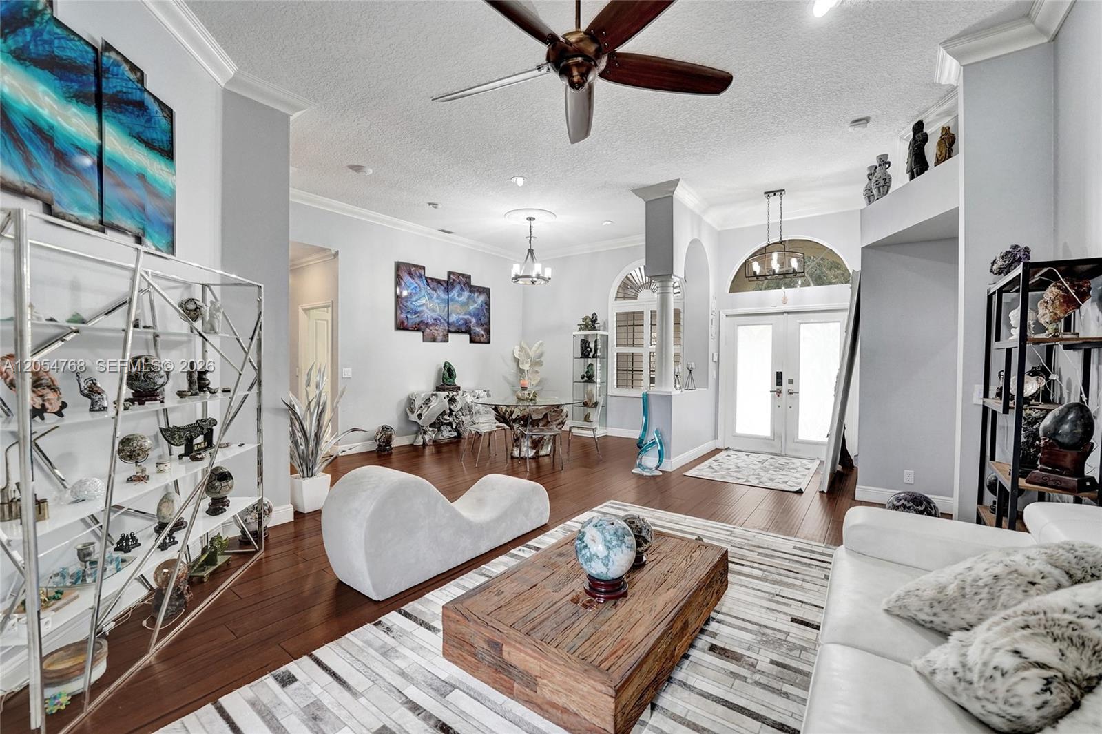 16366 N Mariposa Cir N