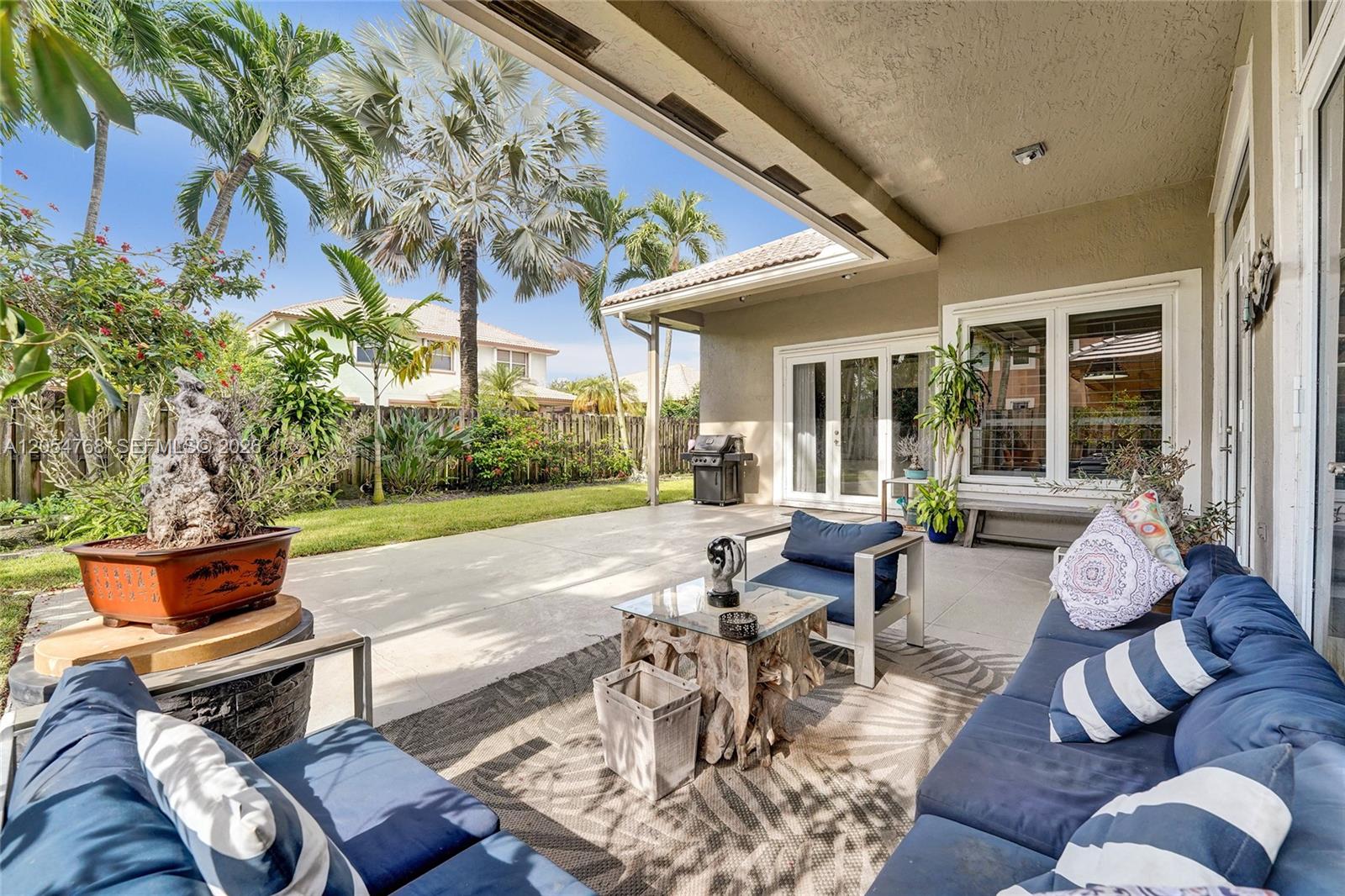 16366 N Mariposa Cir N