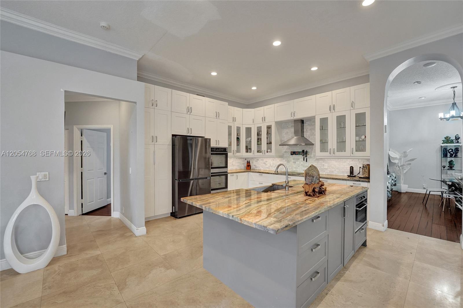16366 N Mariposa Cir N