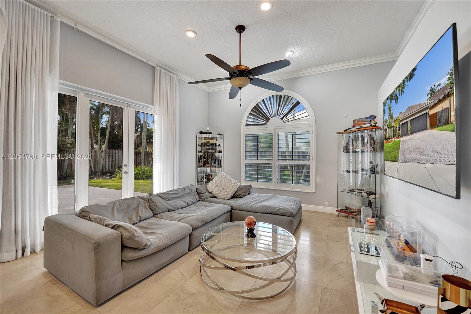 16366 N Mariposa Cir N