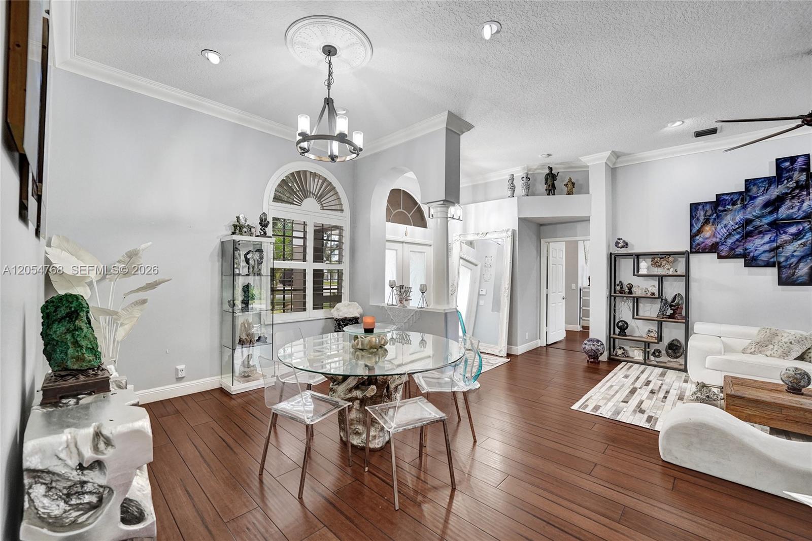 16366 N Mariposa Cir N