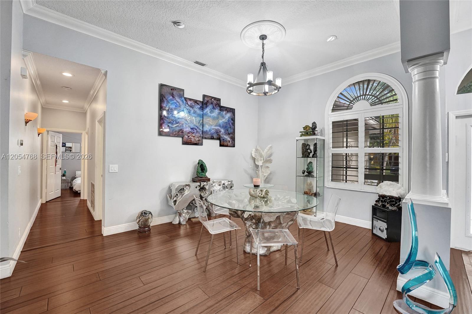 16366 N Mariposa Cir N
