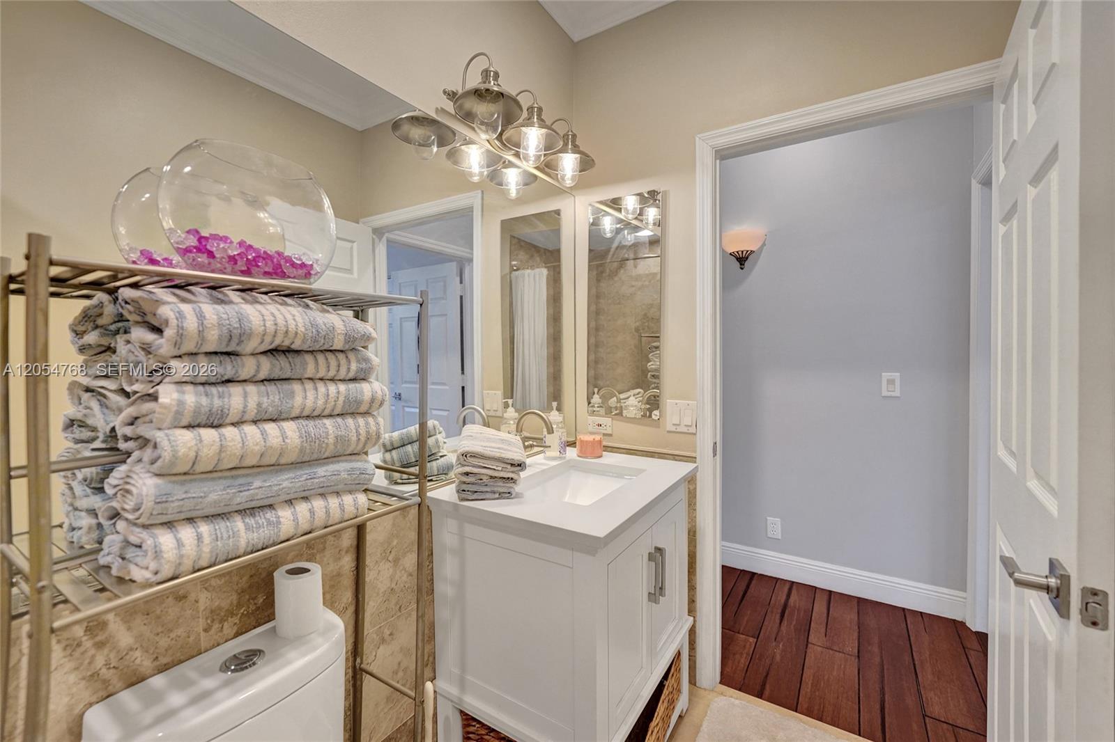 16366 N Mariposa Cir N