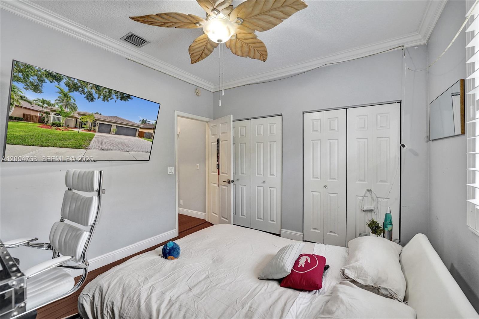 16366 N Mariposa Cir N