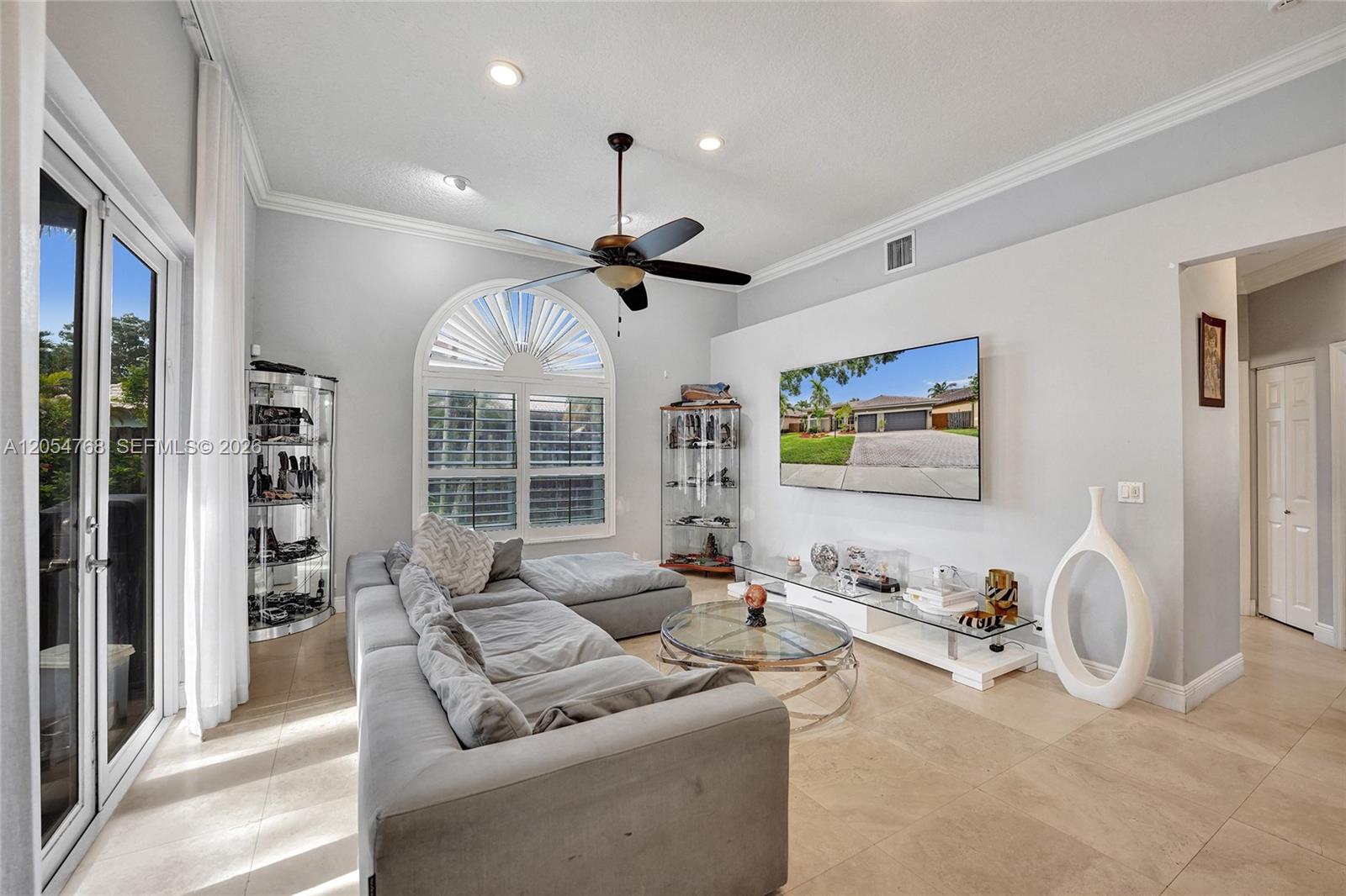 16366 N Mariposa Cir N