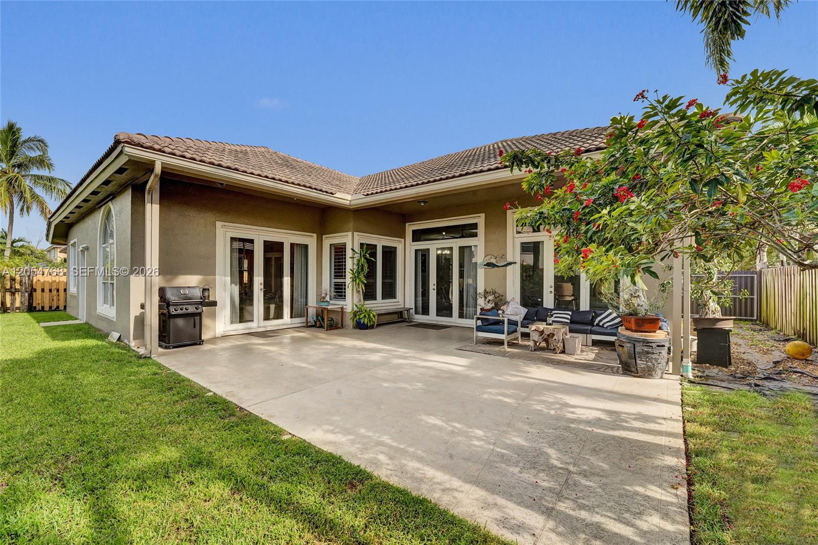 16366 N Mariposa Cir N
