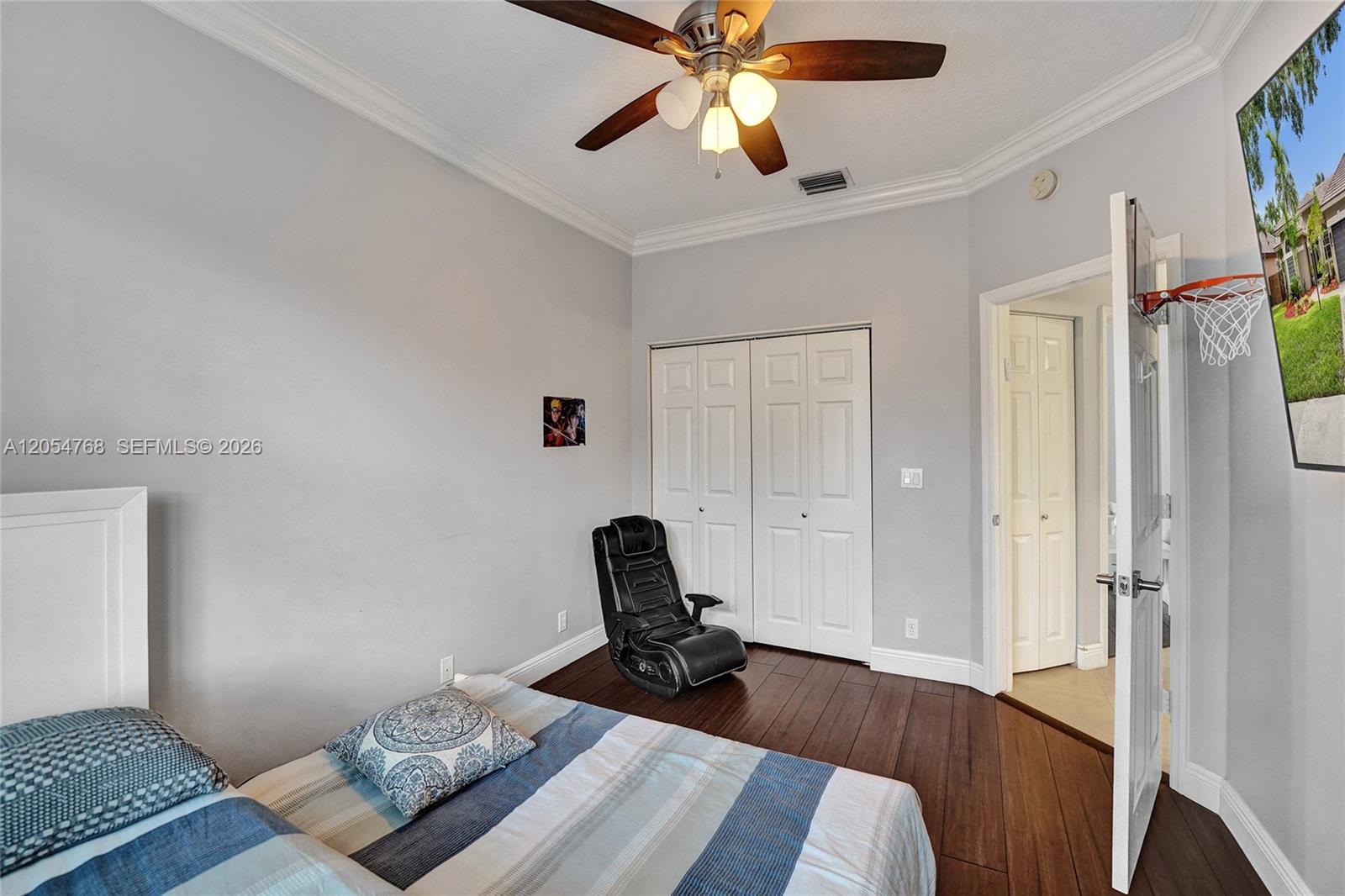 16366 N Mariposa Cir N