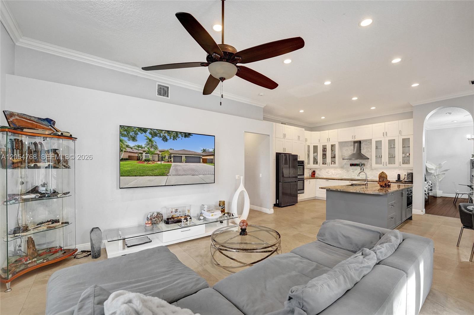 16366 N Mariposa Cir N