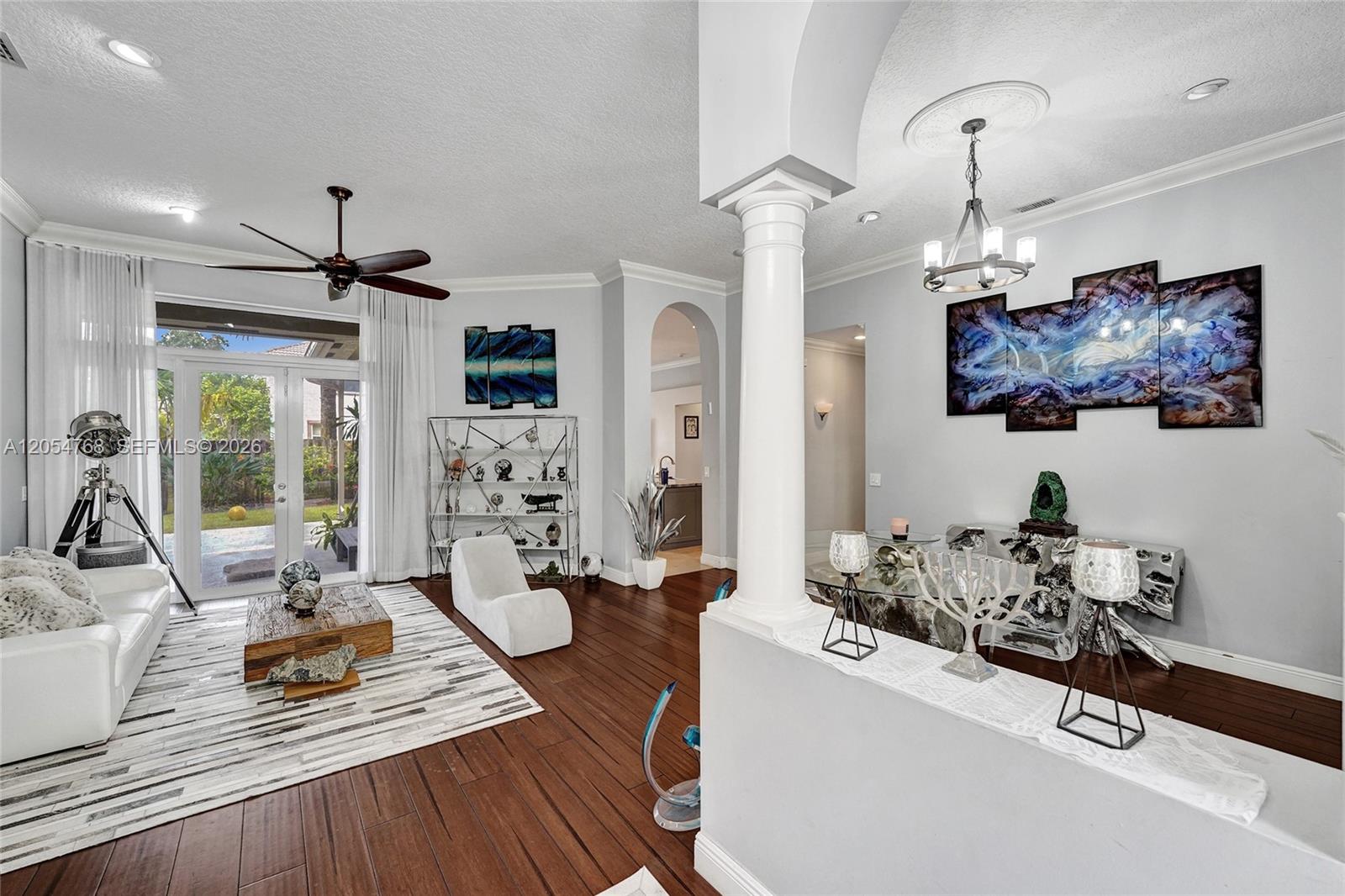 16366 N Mariposa Cir N