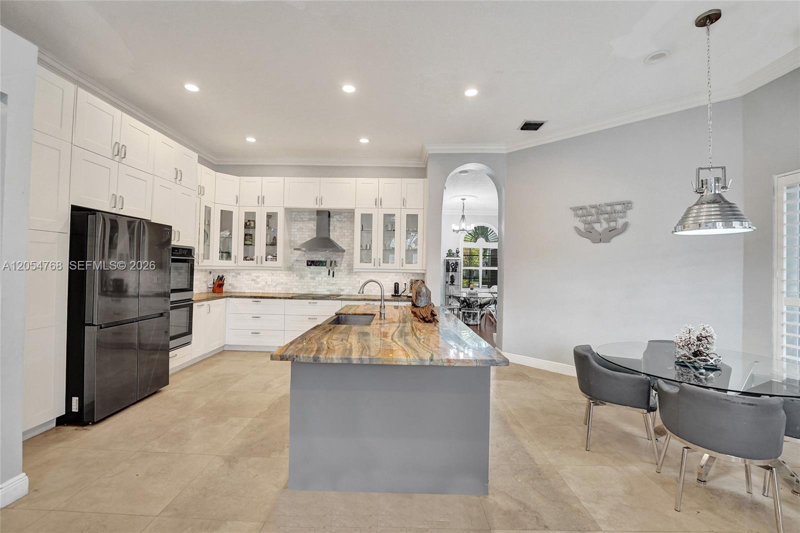 16366 N Mariposa Cir N