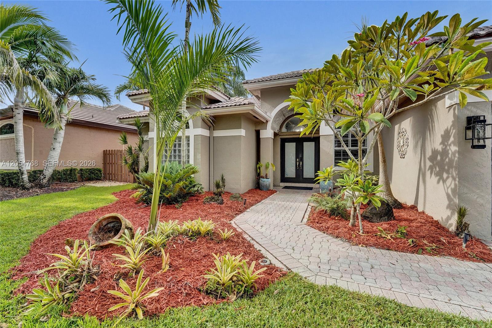 16366 N Mariposa Cir N