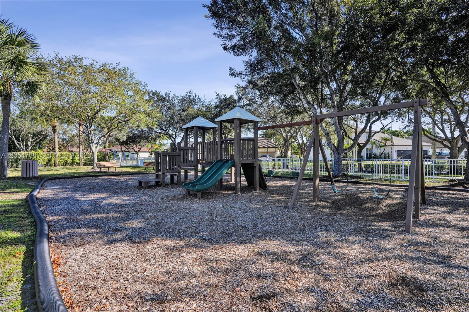 16366 N Mariposa Cir N
