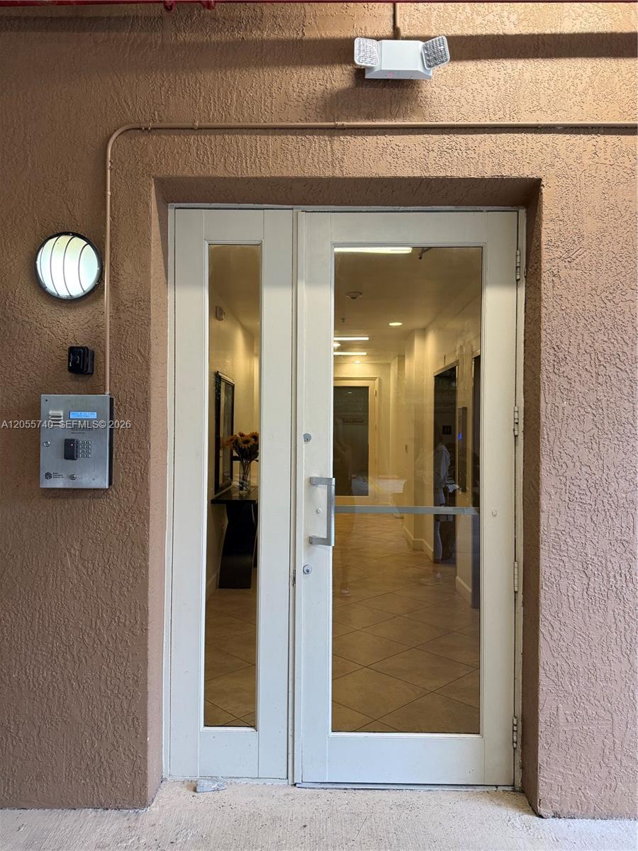 2630 SW 28th St # 33
