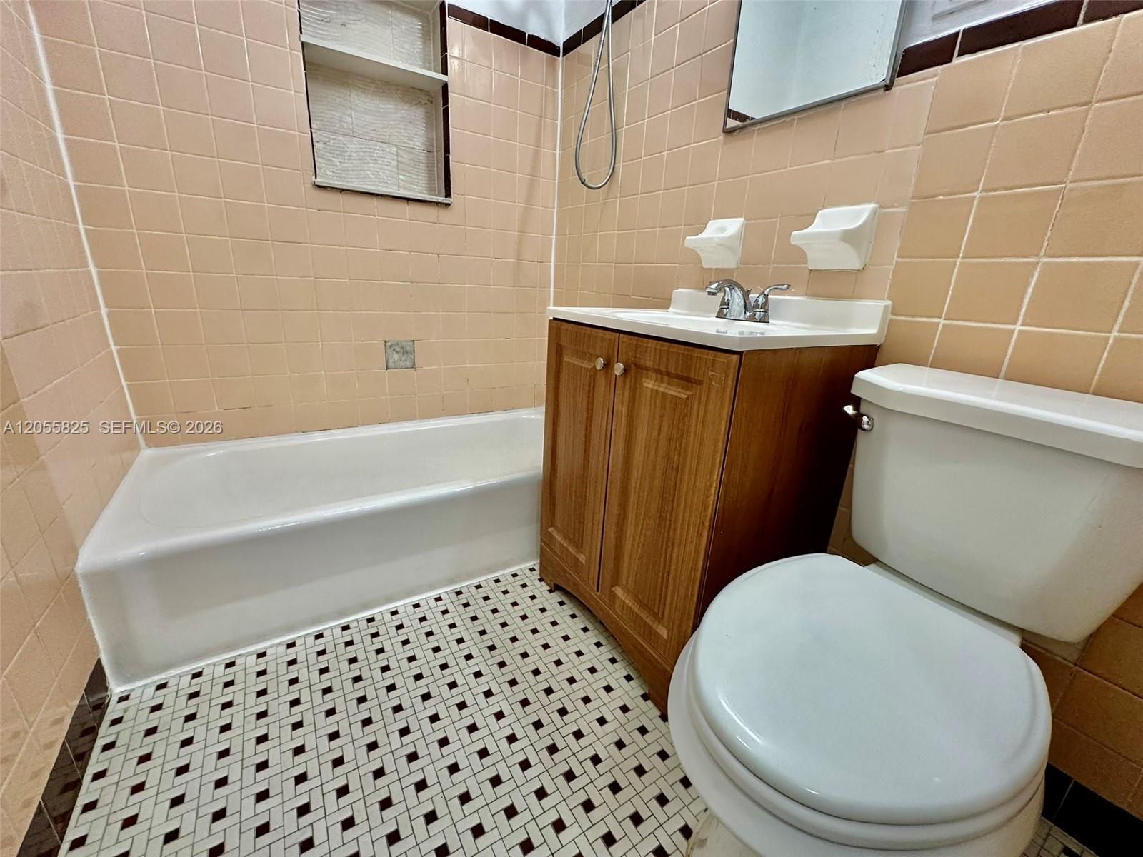 1050 NW 127th St Unit: .