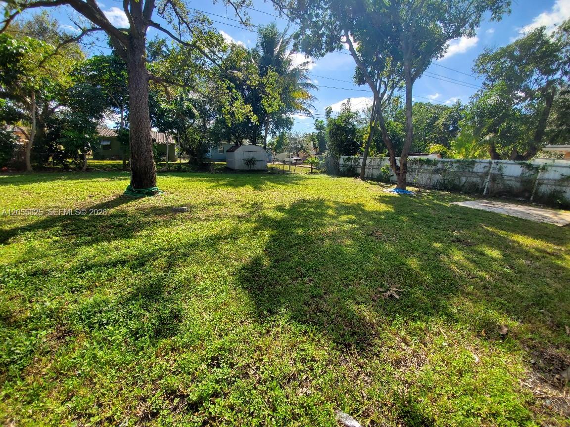1050 NW 127th St Unit: .