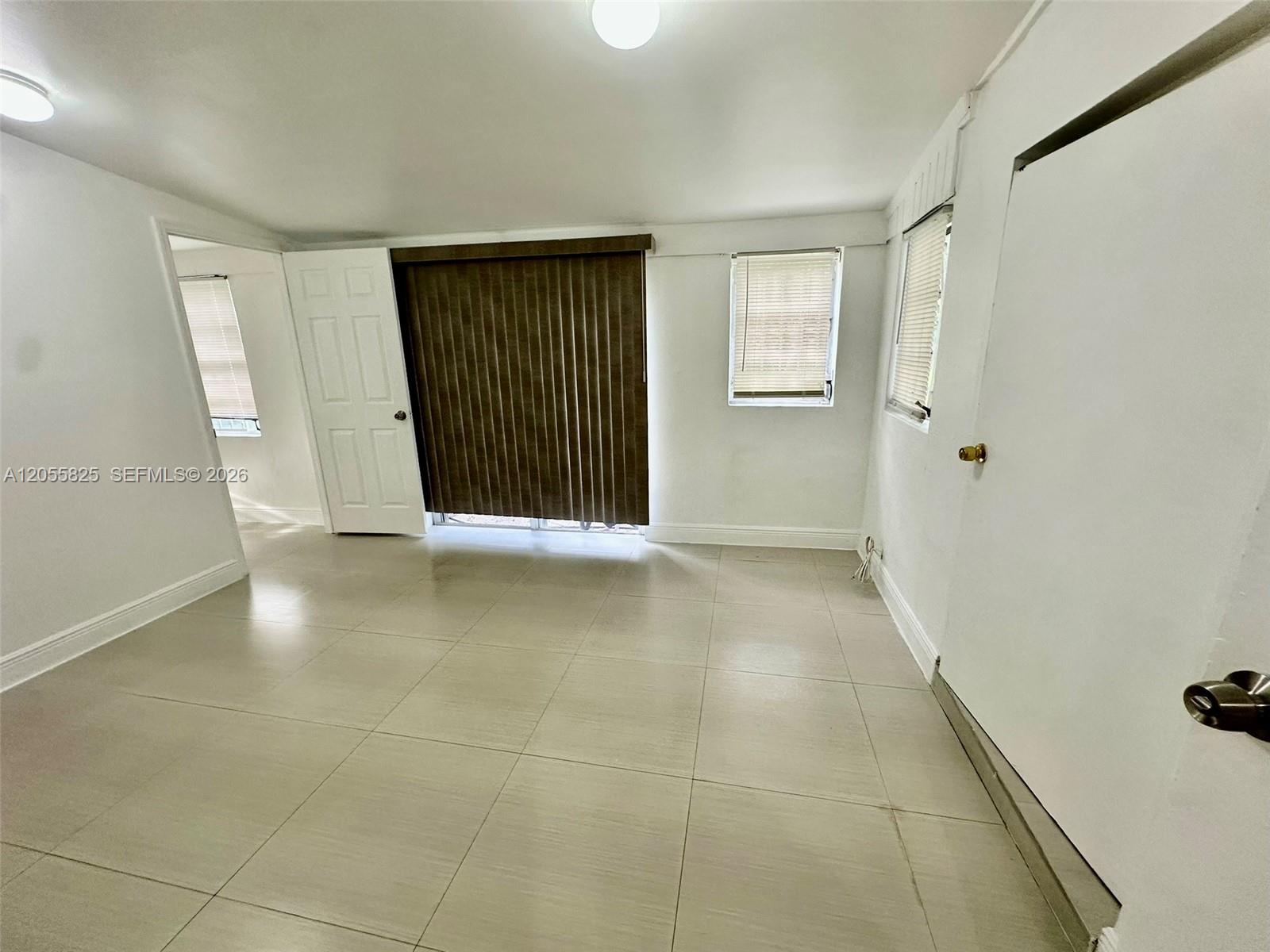 1050 NW 127th St Unit: .