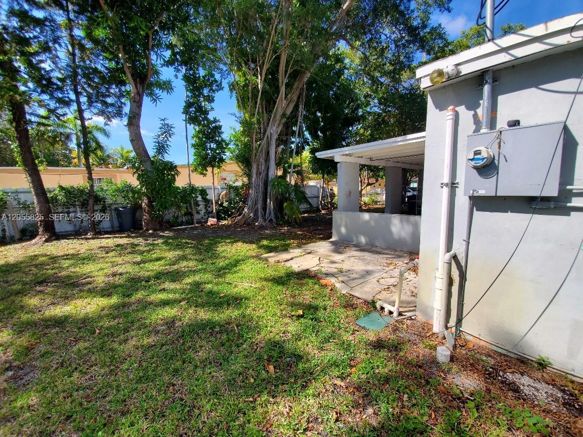 1050 NW 127th St Unit: .