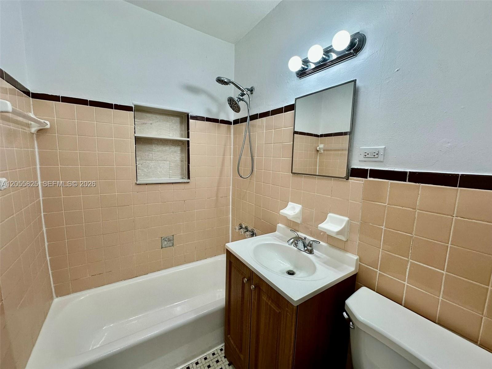 1050 NW 127th St Unit: .