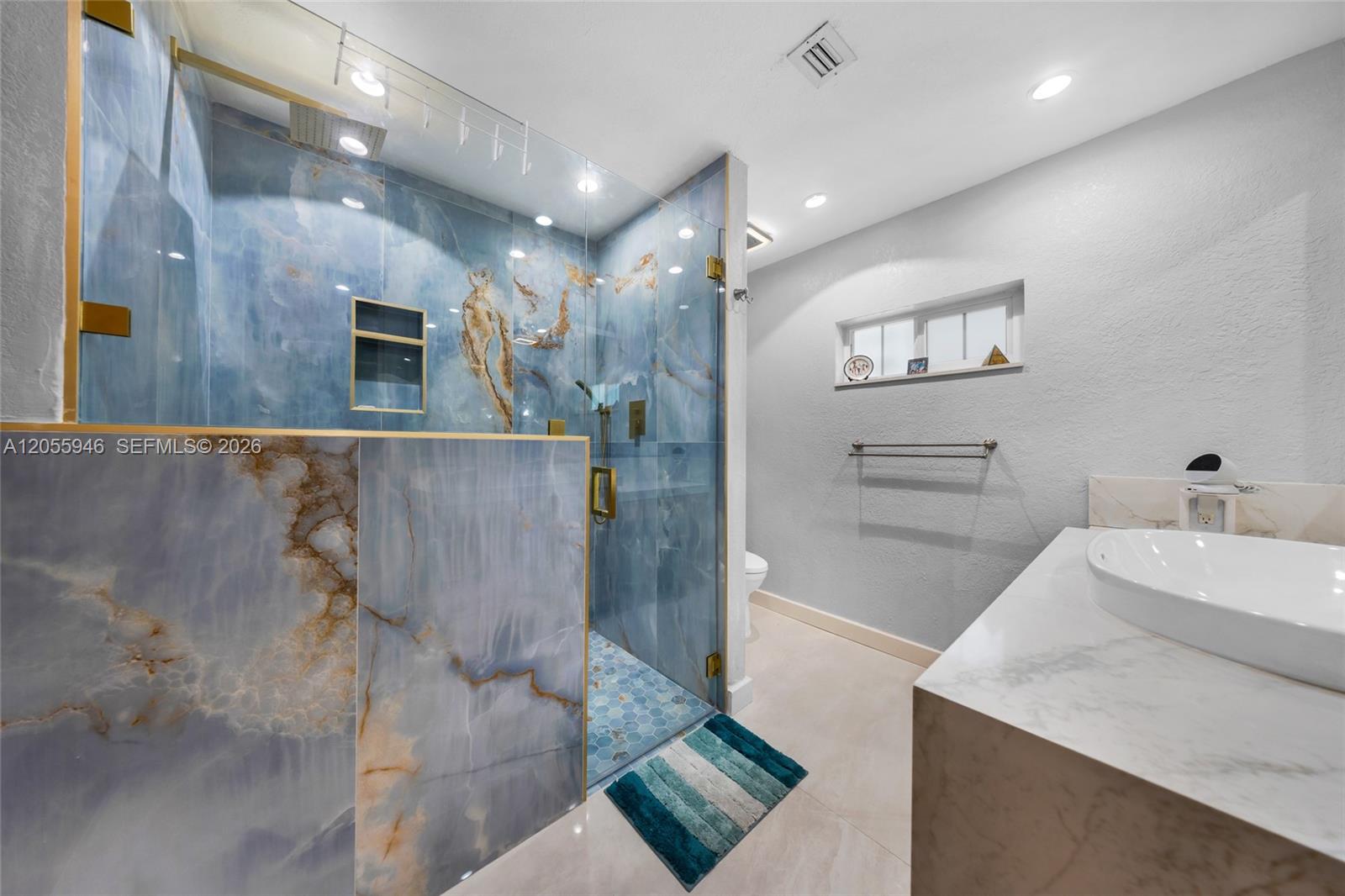 5862 W 2nd Ct