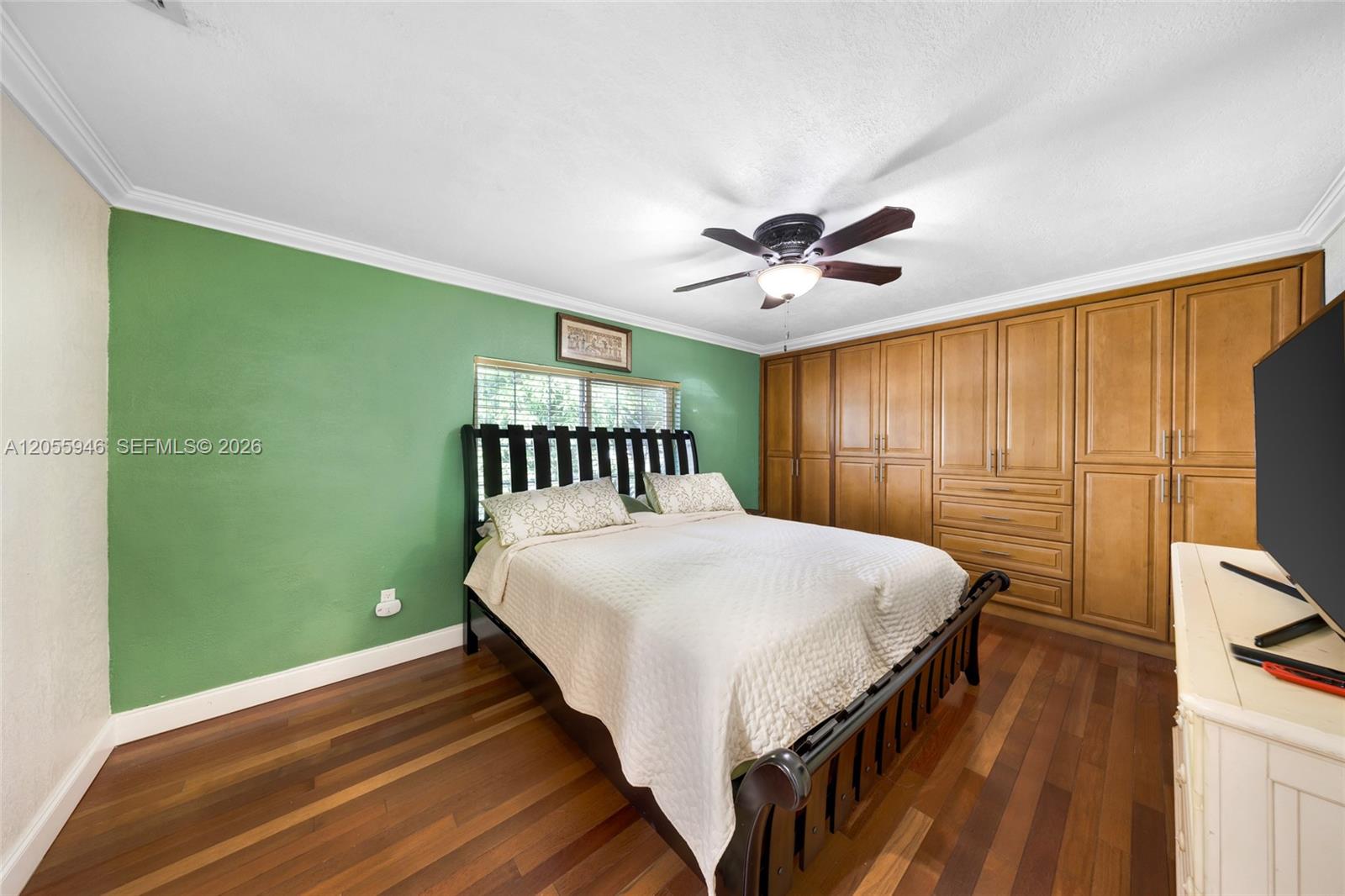5862 W 2nd Ct