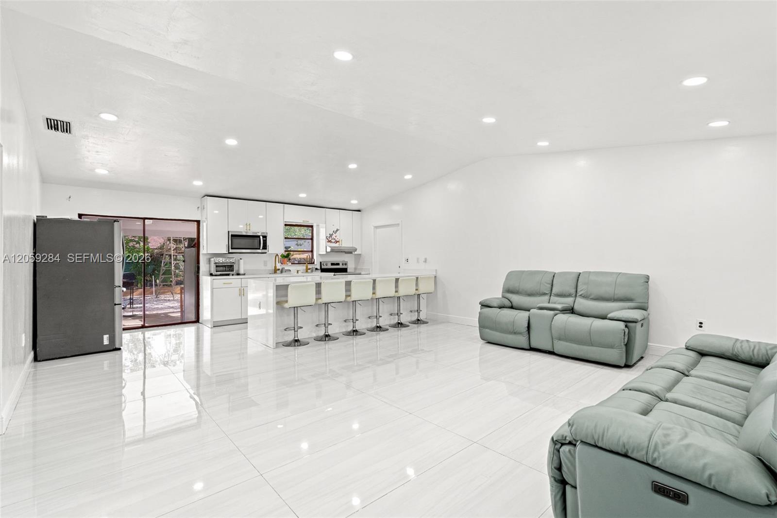 364 NW 17th Ct