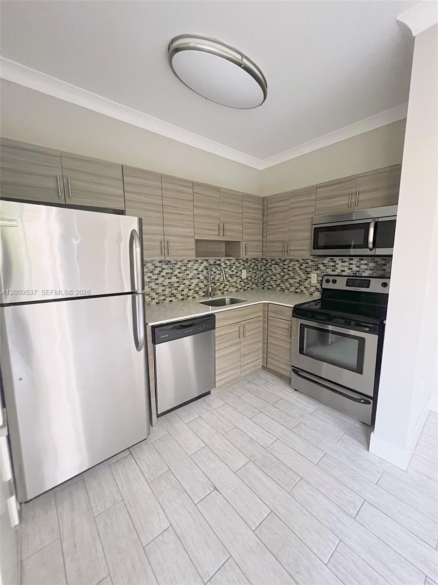115 Menores Ave # 12