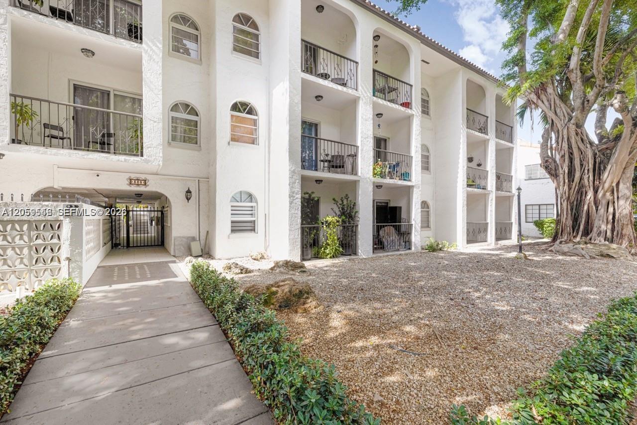 338 Majorca Ave # 207