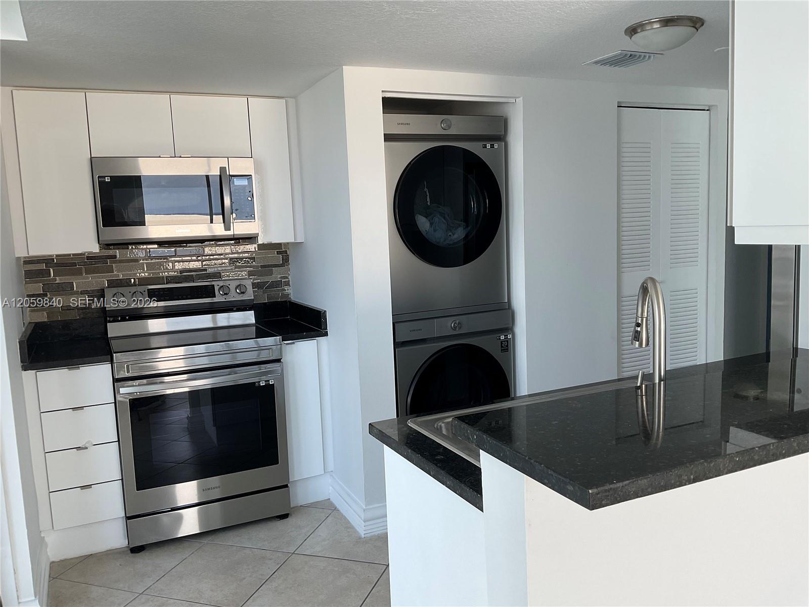 7600 Collins Ave # 1008