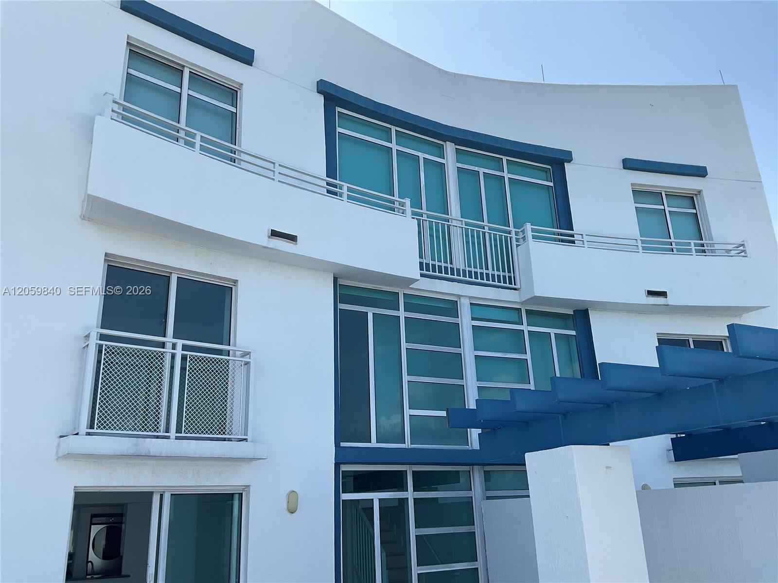 7600 Collins Ave # 1008